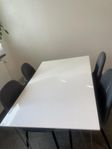 köksbord med 4 stolar