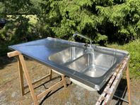 Diskbänk till utekök, sommarstuga 