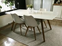 Köksbord med 4 stolar