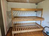 våningssäng i 3 plan Skänkes 