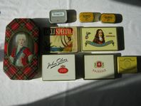 9 st gamla plåtaskar / Plåtburkar.