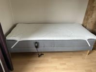 Höj och sänkbar säng från Jysk