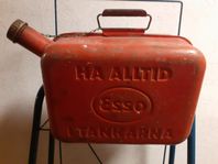 Gammal bensindunk i plåt esso