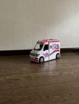 Barbie ambulans med tillbehör