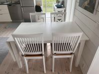 Matbord + 4 stolar från Mio