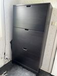välvårdat Ikea skoskåp säljes 