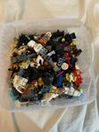 Lego i lösa bitar från olika Lego byggen 6,7 kg.