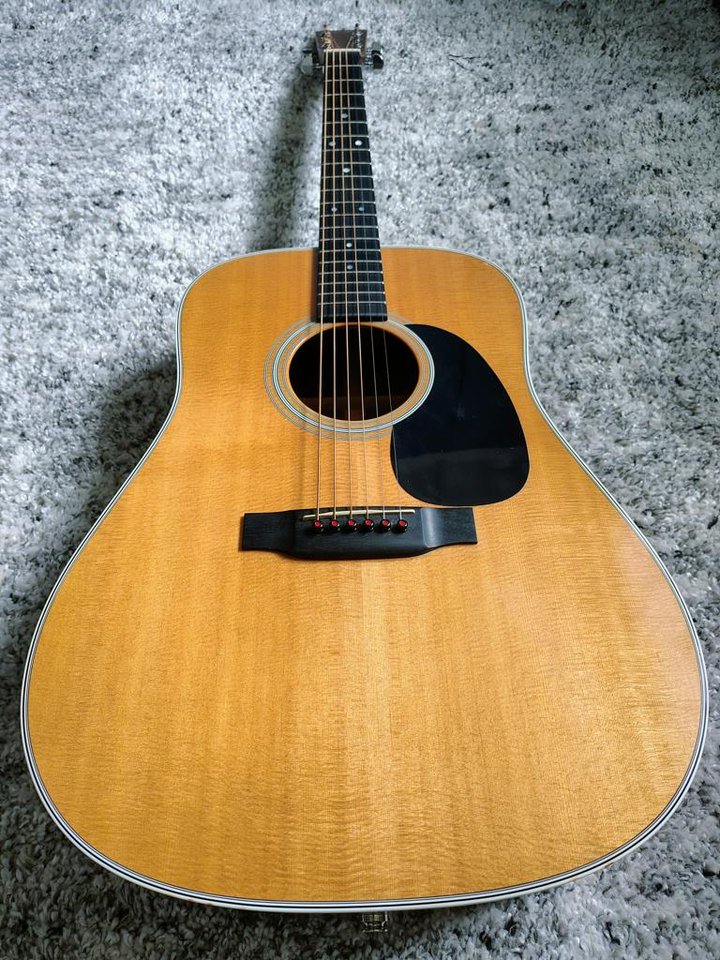 Martin D-28 
