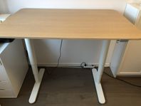 Höj- och sänkbart skrivbord