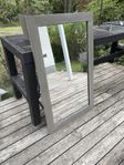 Gråmålad spegel 