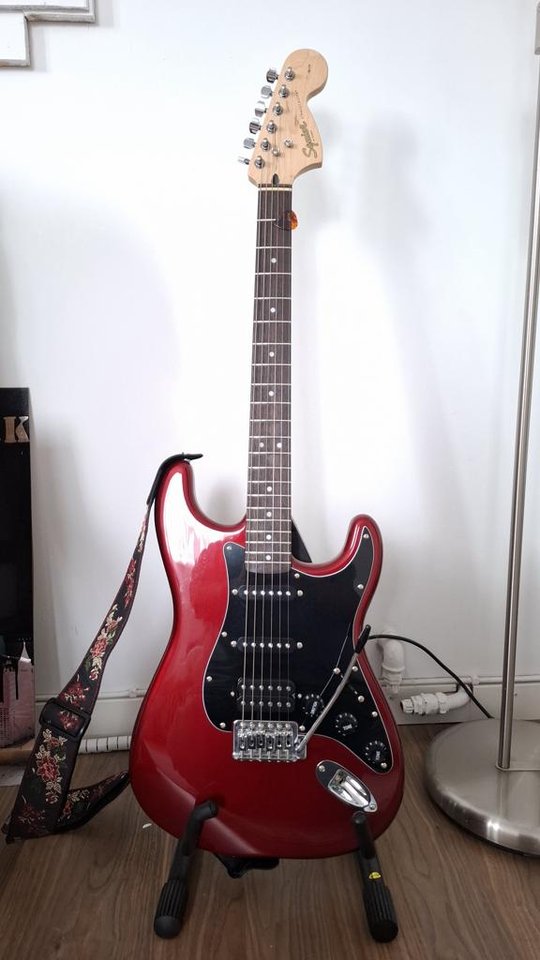 Squier by Fender Affinity, vi...