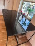  Matbord, längd: 180 cm Bredd: 90 cm Höjd: 76 cm  