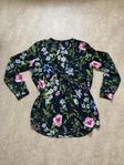 (Nr 26) Only. Blommig blus. Dam. Stl: 40.