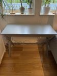 Trädgårdsbord och skrivbord