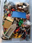 Lego 32.5 kg, blandad delar, från olika theme