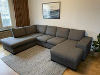 Gråmelerad soffa med dubbeldivan