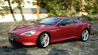 Aston Martin DB9 1/18 i perfekt nyskick & 4 andra fina bilar