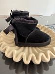 UGG Mini Bailey – Storlek 24 