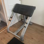 Preacher curl (väldigt robust)