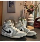 jordan 1 mid Light smoke grey