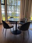 Matbord + 4 stolar
