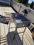 Portabel kol(ved)grill i form av resväska(bärbar grill)
