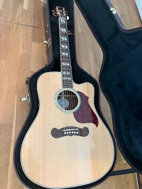 Gibson Songwriter