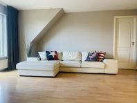 Vit lädersoffa med divan 