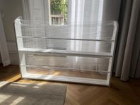 Vit vägghängd bokhylla barnbokhylla väggbokhylla H66xB100