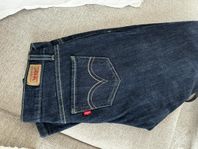 helt ny Levis jeans STL 28 (låg midja) 
