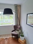 Golvlampa svart