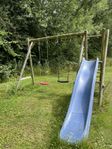 Lekställning med rutschkana