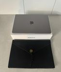 MacBook Air 13" Retina Space Gray (2018) + Läderfodral