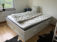 Säng 160cm med resårmadrass och bäddmadrass