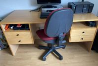 Skrivbord och stol