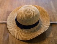Fin vintage sommarhatt i naturmaterial, storlek ca 56-57.