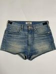 Korta shorts från Acne i stl. small