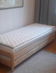 UTÅKER Stapelbart sängpar i furu 80x200cm med nya madrasse