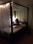 four poster bed