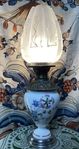 Fotogenlampa runt 1900 porslin metall glas H 54 cm