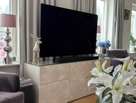 TV-bänk i nyskick säljes
