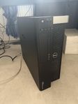 Gamingdator med logitech mus och tangentbord