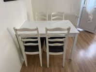 köksbord och stolar