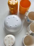 plastmuggar samt tallrik Gustavsberg