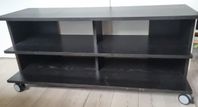 Tv-bänk på hjul, svart bets/lack