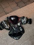 Bauer Vapor 2.9 LE  Axelskydd i Small senior(nästan nyskick