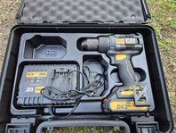 Caterpillar DX11 skruvdragare med batteri 2ah och laddare.