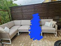Härlig loungesoffa med mjuka ,vattentåliga dynor