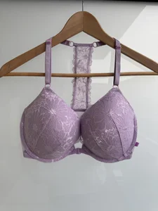 Ljuslila spets-bh från Victoria's Secret