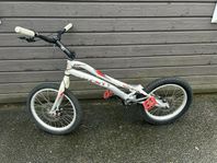 monty 20tum trial cykel